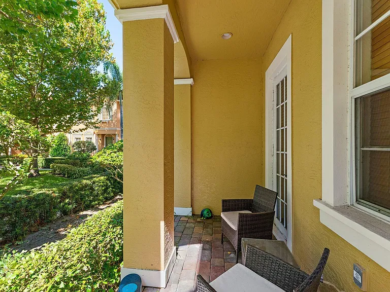 150 Lismore Ln — Photo 11