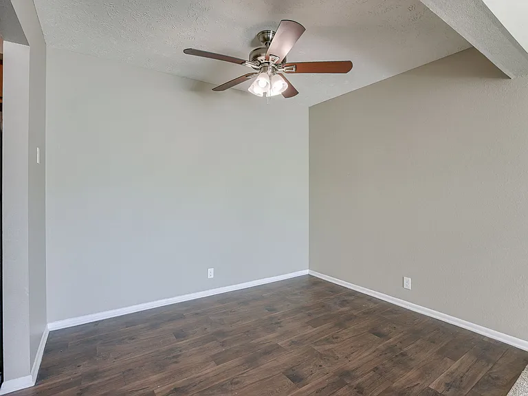 Omaha, NE Evergreen Terrace Apartments | 11A | Dining
