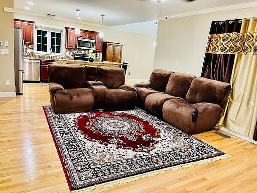 4th image of 53 Surrey Ln #53