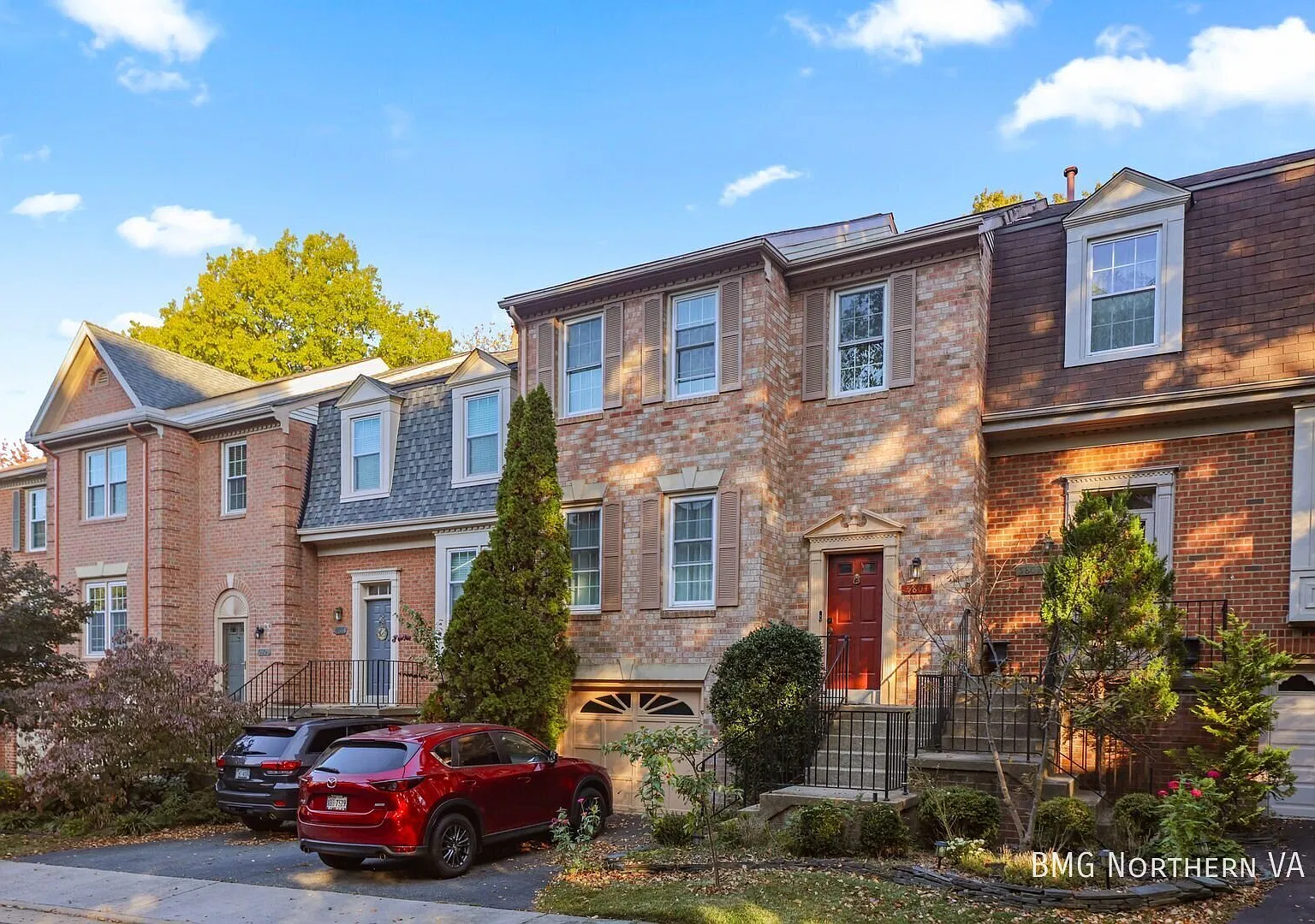 Attractive 3-Bedroom Townhome in Willow Creek Community — Photo 1