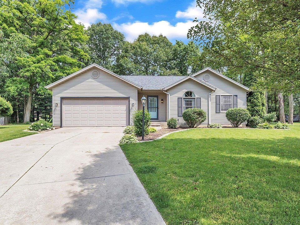 1st image of 23028 Montrose Cir