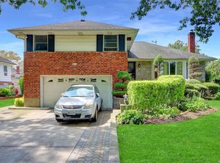 851 Baldwin Dr, Westbury, NY 11590