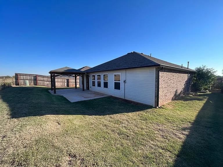 913 N Donald Way — Photo 15