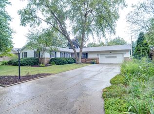 1903 Robert Dr, Champaign, IL 61821