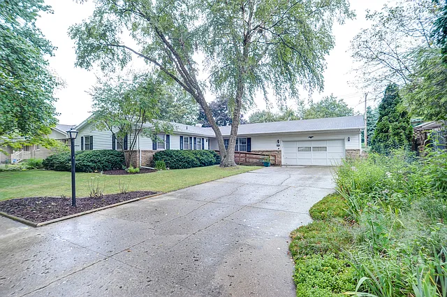 1903 Robert Dr photo 1