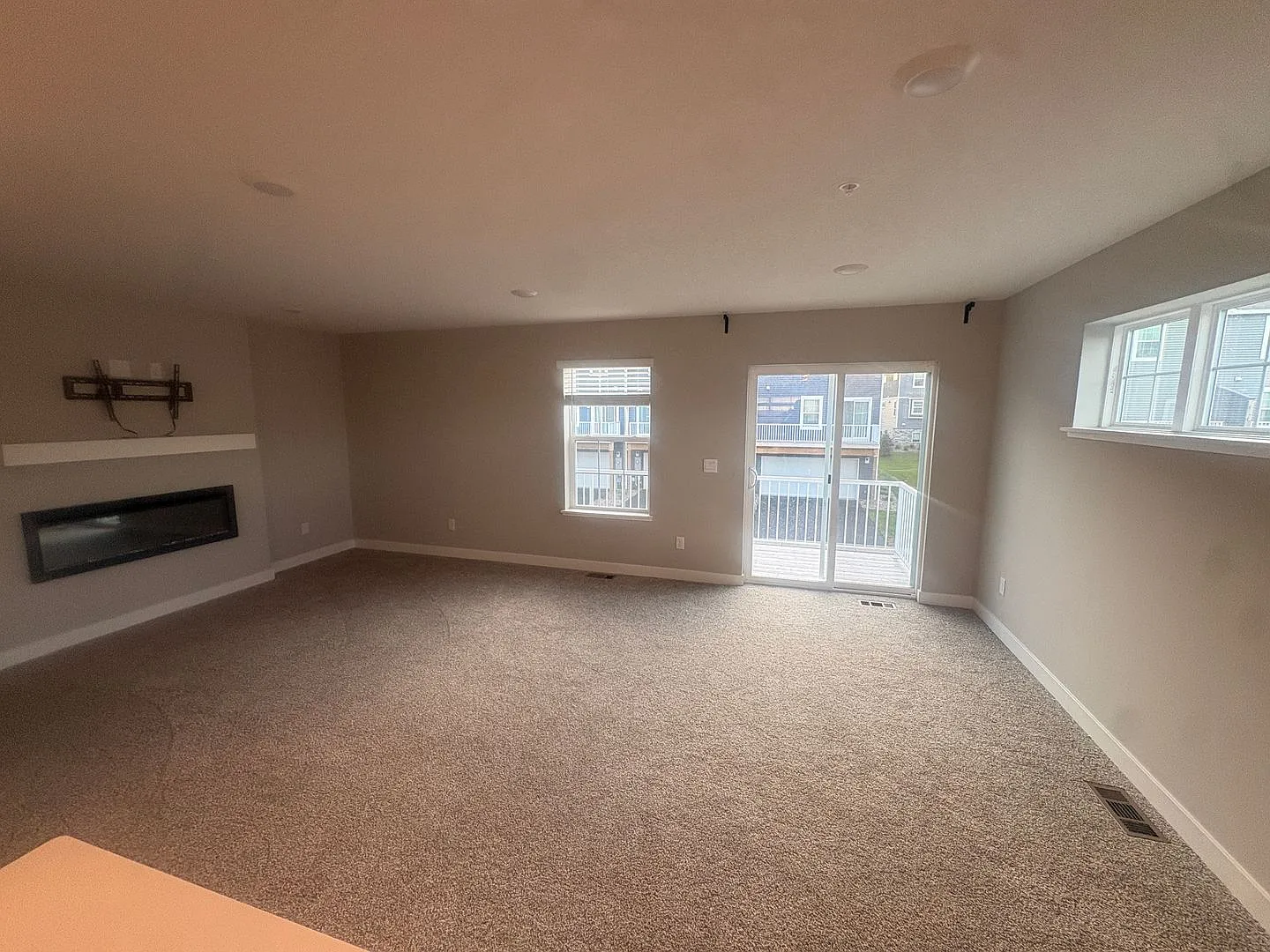 Spacious 3 Bed, 2.5 Bath Townhome in a Great Location — Photo 4