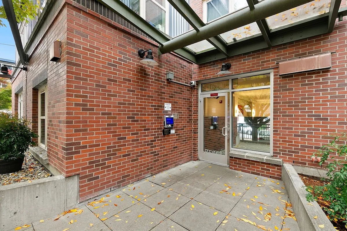 Building Photo - 1620 Belmont Ave #529