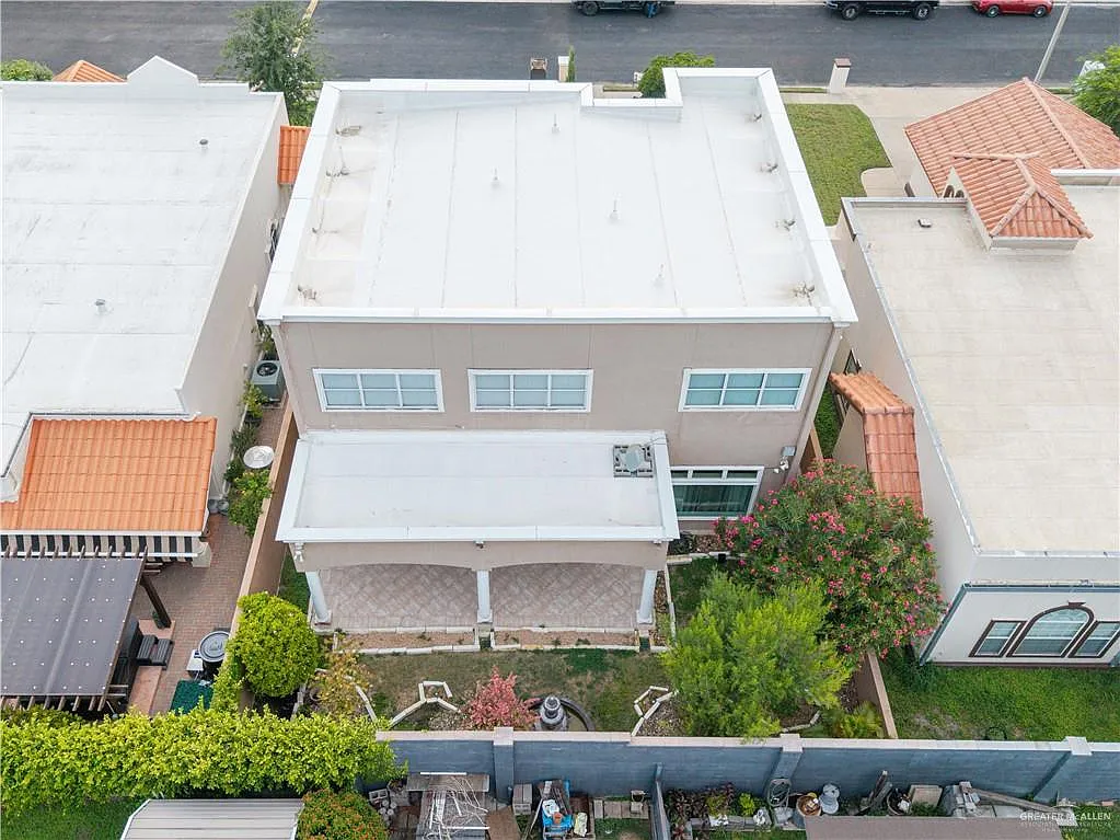 3 bed, 3.5 bath, 2963 sqft, $2,100 — Photo 3