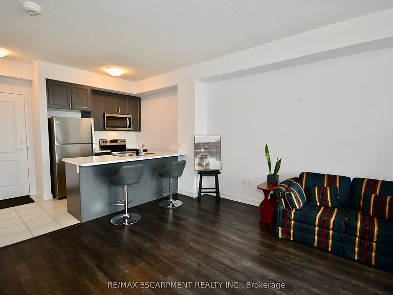 450 Dundas St E #404 — Photo 5