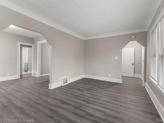 5th image of 16508 Turner St
