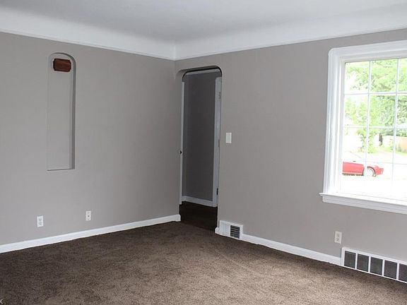 4th image of 209 Fournier St