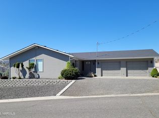 901 Speyers Rd, Selah, WA 98942
