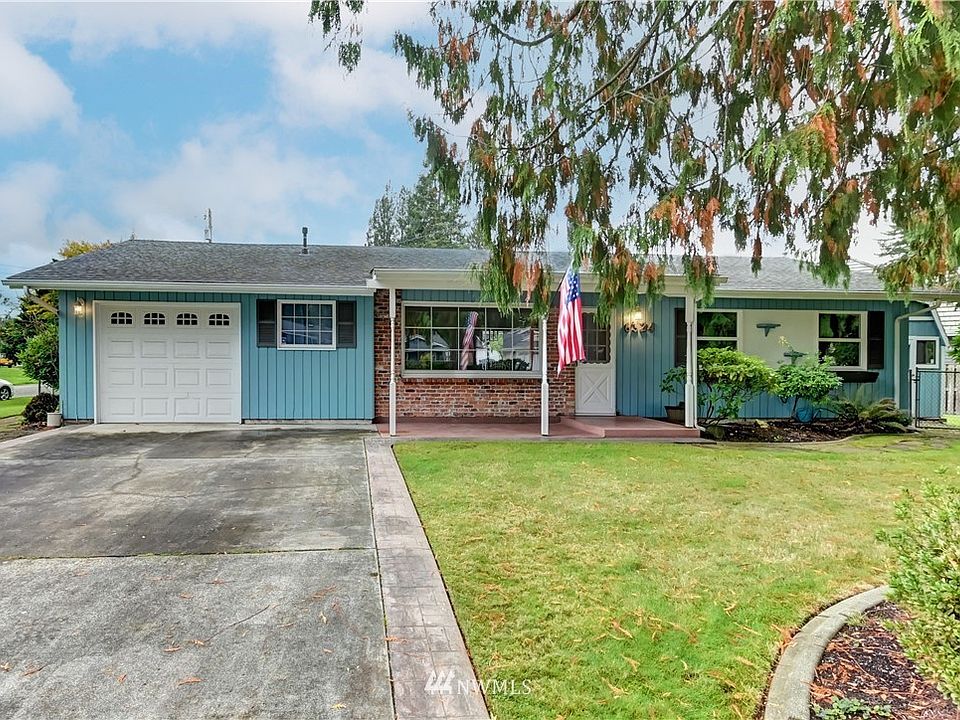 Well maintained home on a premium lot has been pre inspected by the seller and is in very good condition.