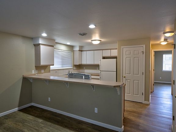 5th image of 1725 SW Forest Ridge Ave #D-a