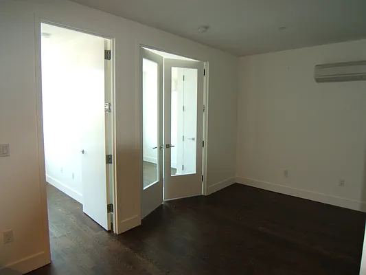 Rented by Joel Weisz, LREB | media 51