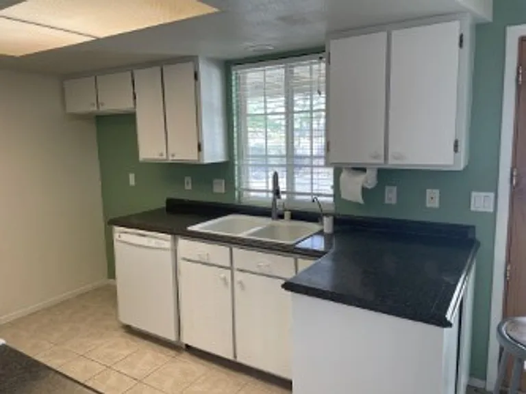 2543 Inverness Dr — Photo 11