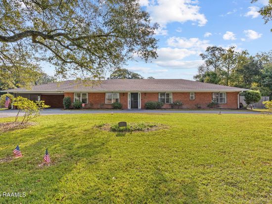 1215 N State St, Abbeville, LA 70510