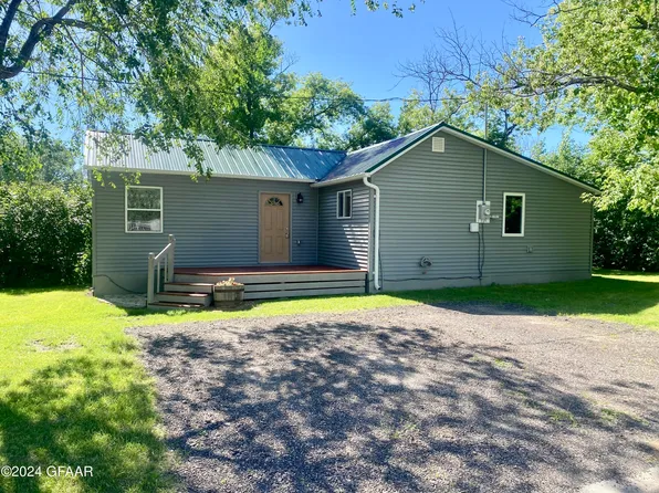 302 14th St NW, Devils Lake, ND 58301