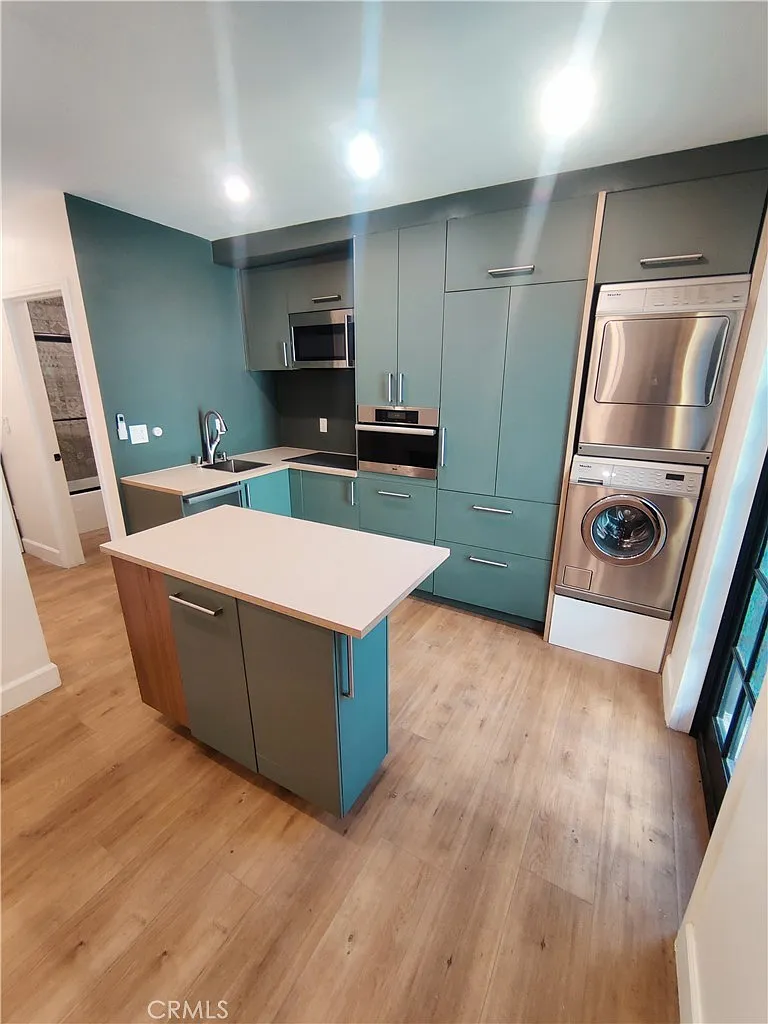 1 bed, 450 sqft, $2,595 — Photo 2