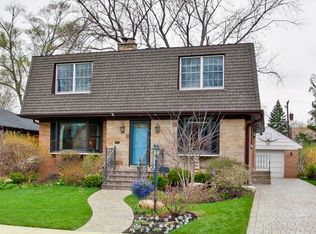 208 S Pine St, Mount Prospect, IL 60056