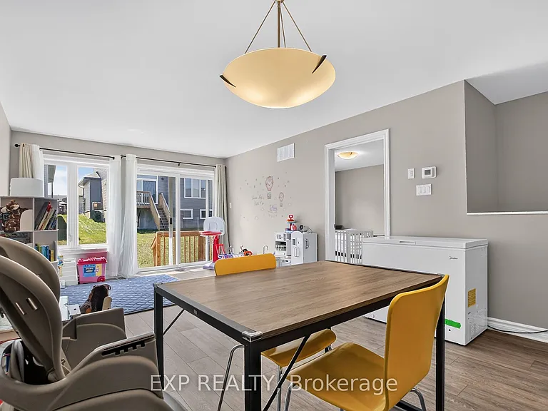 98 Seabert Dr — Photo 14