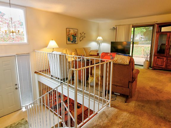 2nd image of 2721 Terraceview Ln N
