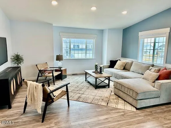 4716 Corvette St NW, Mandan, ND 58554