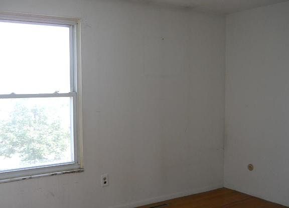 5th image of 733 Lakeland Dr