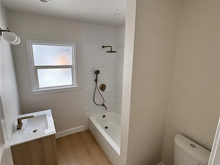 974 W 5th St — Photo 23