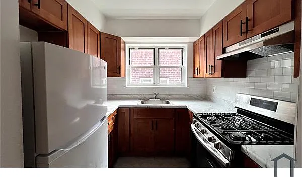 2033 Strang Ave #2 — Photo 28
