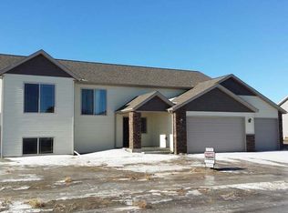 1707 Canyon Rd, Mandan, ND 58554