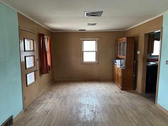3rd image of 303 Cedar St
