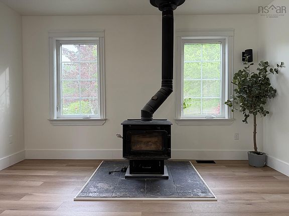3rd image of 615 Gavel Rd