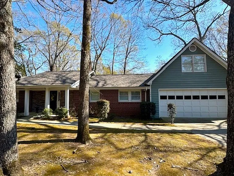 1380 Chestnut Hill Rd — Photo 1