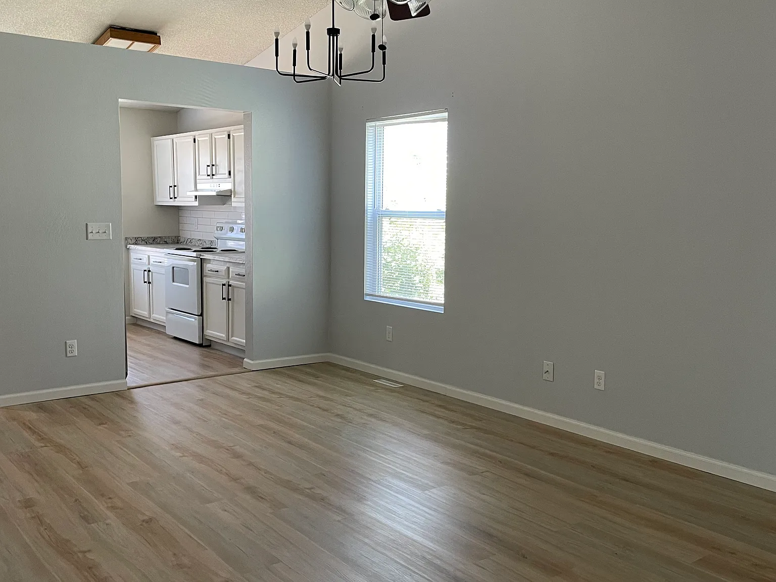 3 bed, 1500 sqft, $1,880 — Photo 4