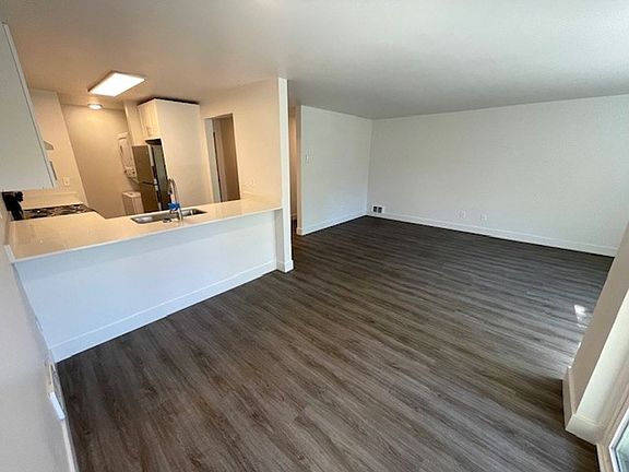5th image of 11725 15th Ave NE #109