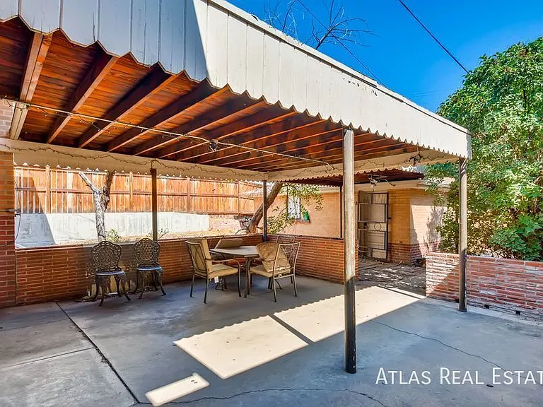 2714 N Grove St — Photo 27