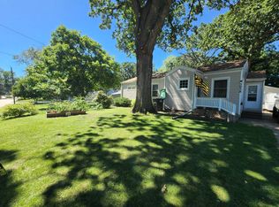 3934 Lawnwoods Dr, Des Moines, IA 50310