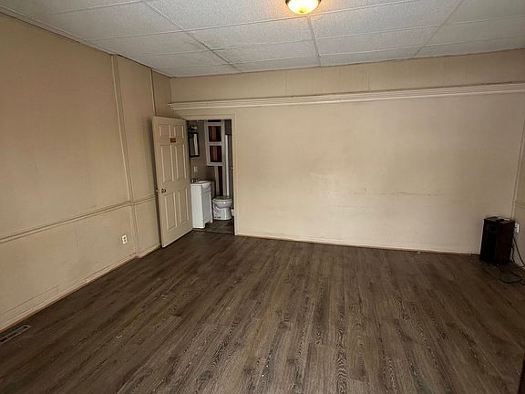2nd image of 1340 Linden Ave #F