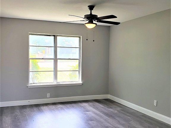 3rd image of 4601 Fair Park Blvd