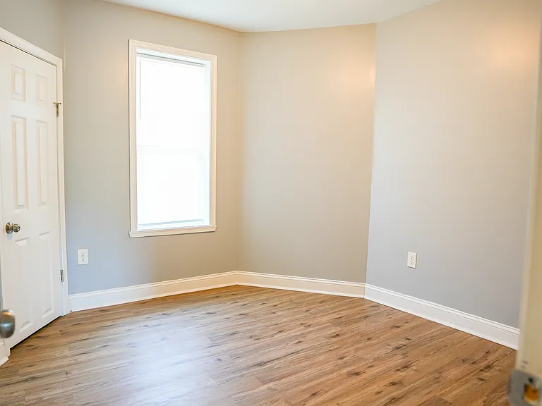 1204 Bonaparte Ave — Photo 19