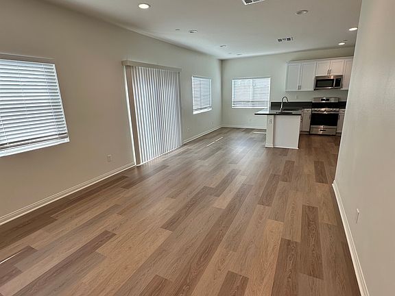 5th image of 163 N Lassen Ave