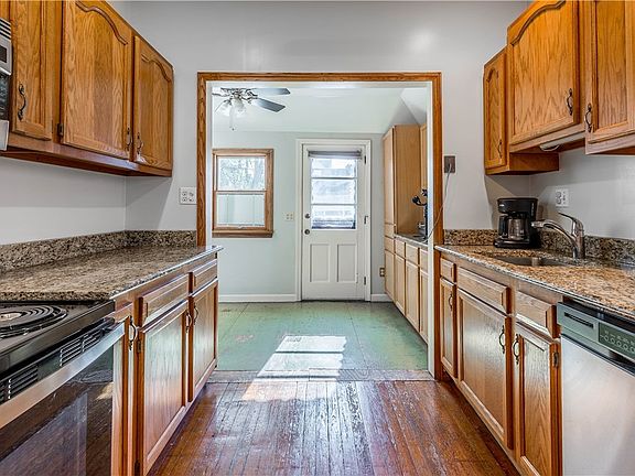 3rd image of 12979 Emerson Ave