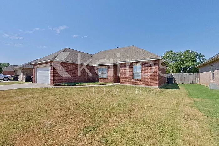 4 bed, 2.0 bath, 1534 sqft, $1,825 — Photo 2
