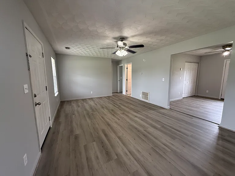 106 Tiffany Ct — Photo 8