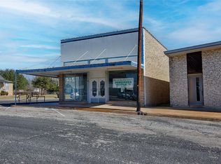 702 Upton Ave, Schulenburg, TX 78956