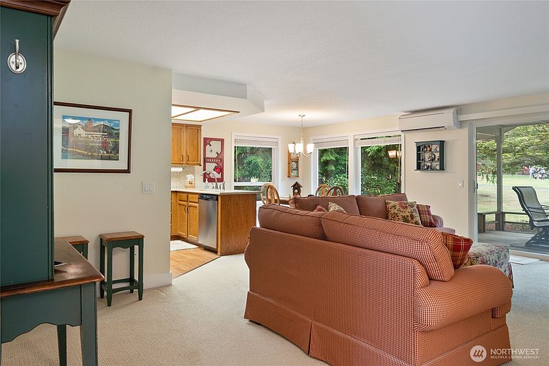 5th image of 260 N Mount Christie Drive