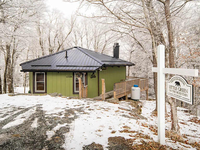 Beech Mountain Pkwy — Photo 21