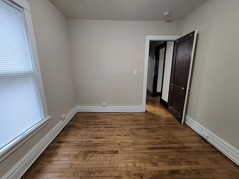916 E Gorham St — Photo 37