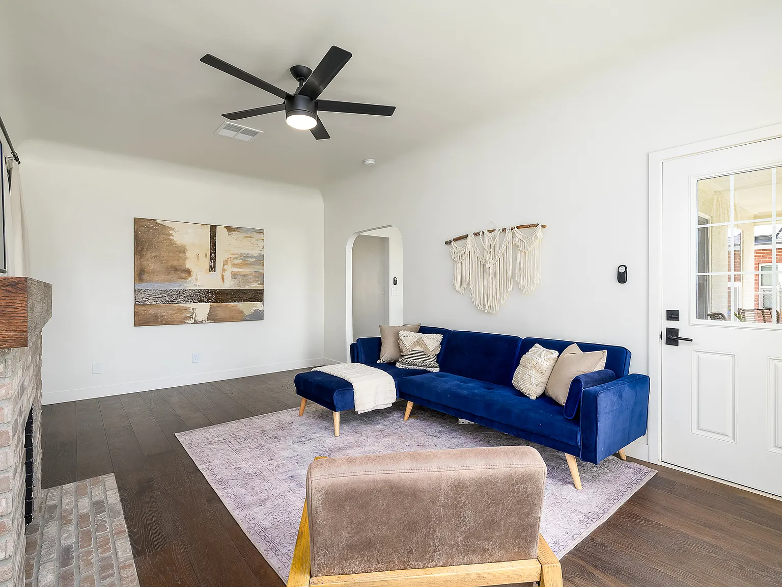 2 bed, 1300 sqft, $2,400 — Photo 3